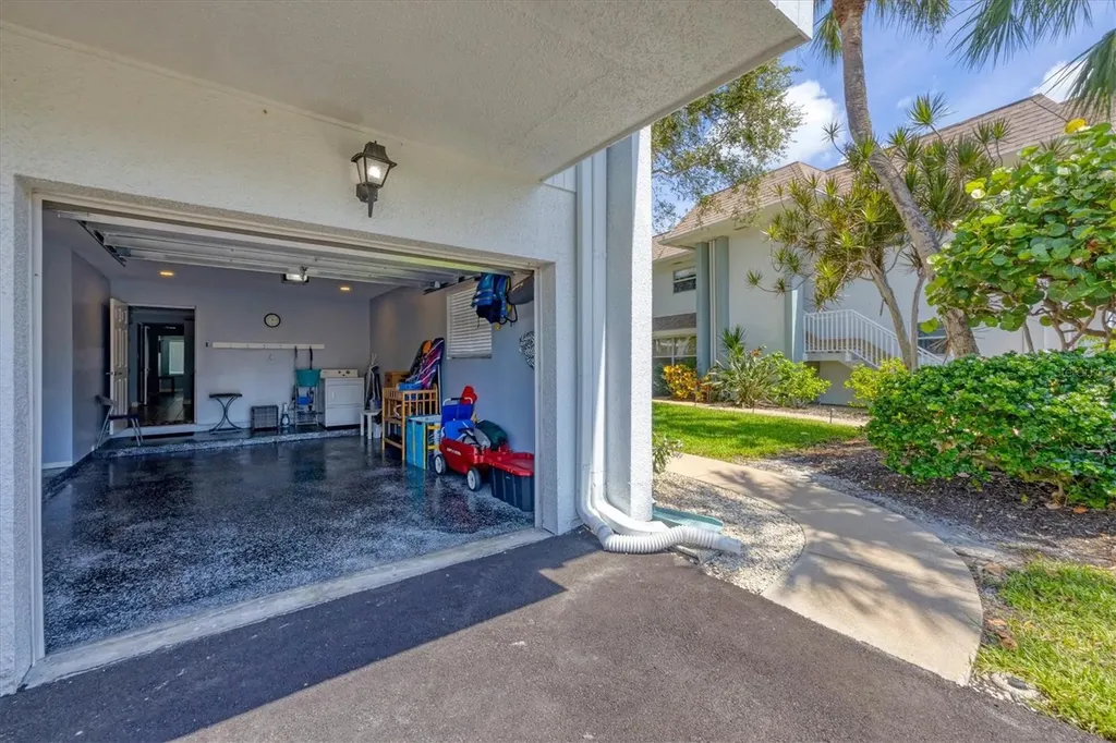 527 Sutton Place Longboat Key FL 34228