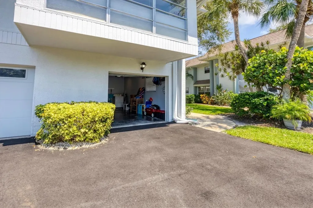 527 Sutton Place Longboat Key FL 34228