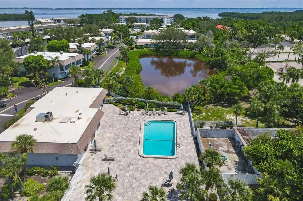 527 Sutton Place Longboat Key FL 34228