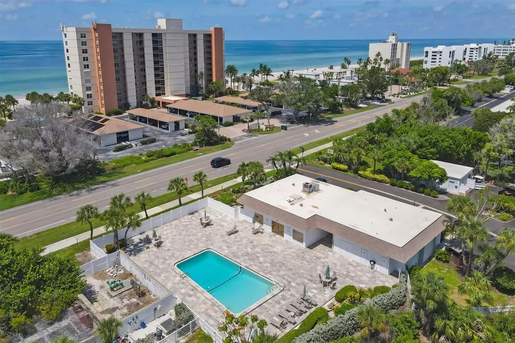 527 Sutton Place Longboat Key FL 34228