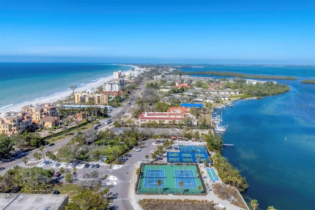 527 Sutton Place Longboat Key FL 34228