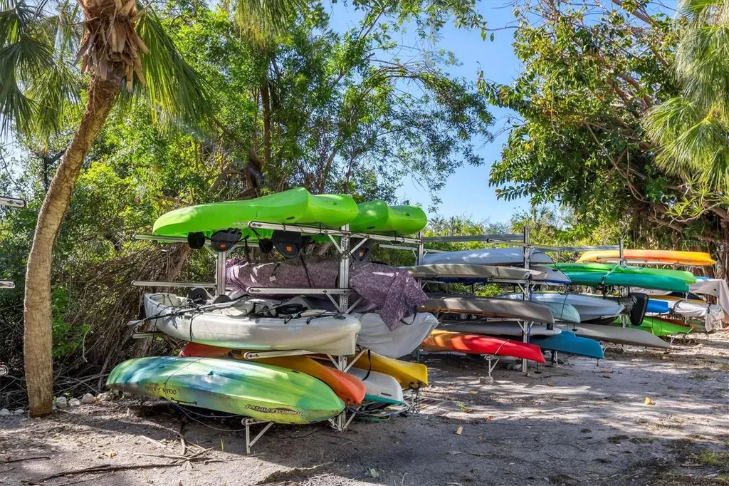 527 Sutton Place Longboat Key FL 34228