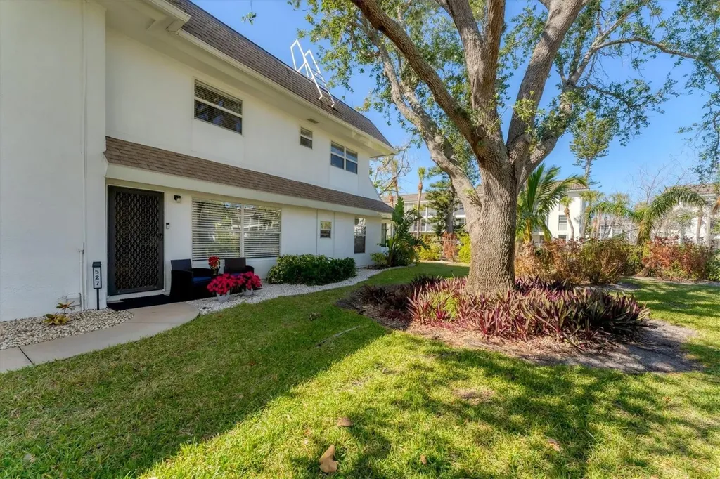 527 Sutton Place Longboat Key FL 34228