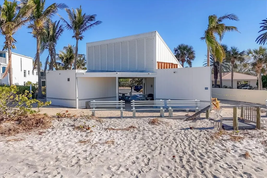 527 Sutton Place Longboat Key FL 34228