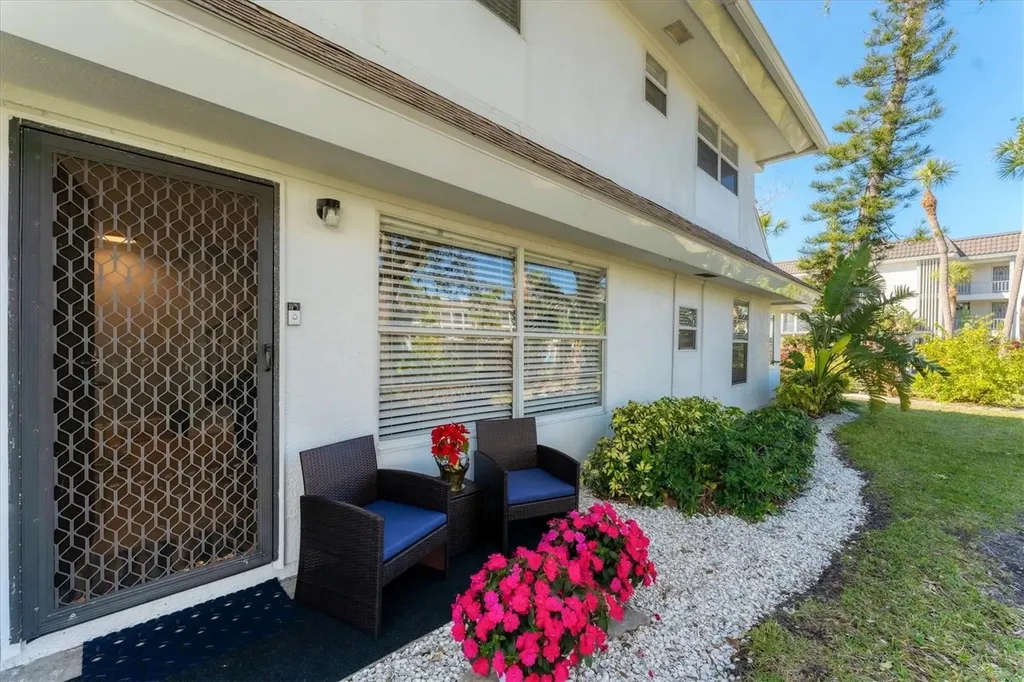 527 Sutton Place Longboat Key FL 34228