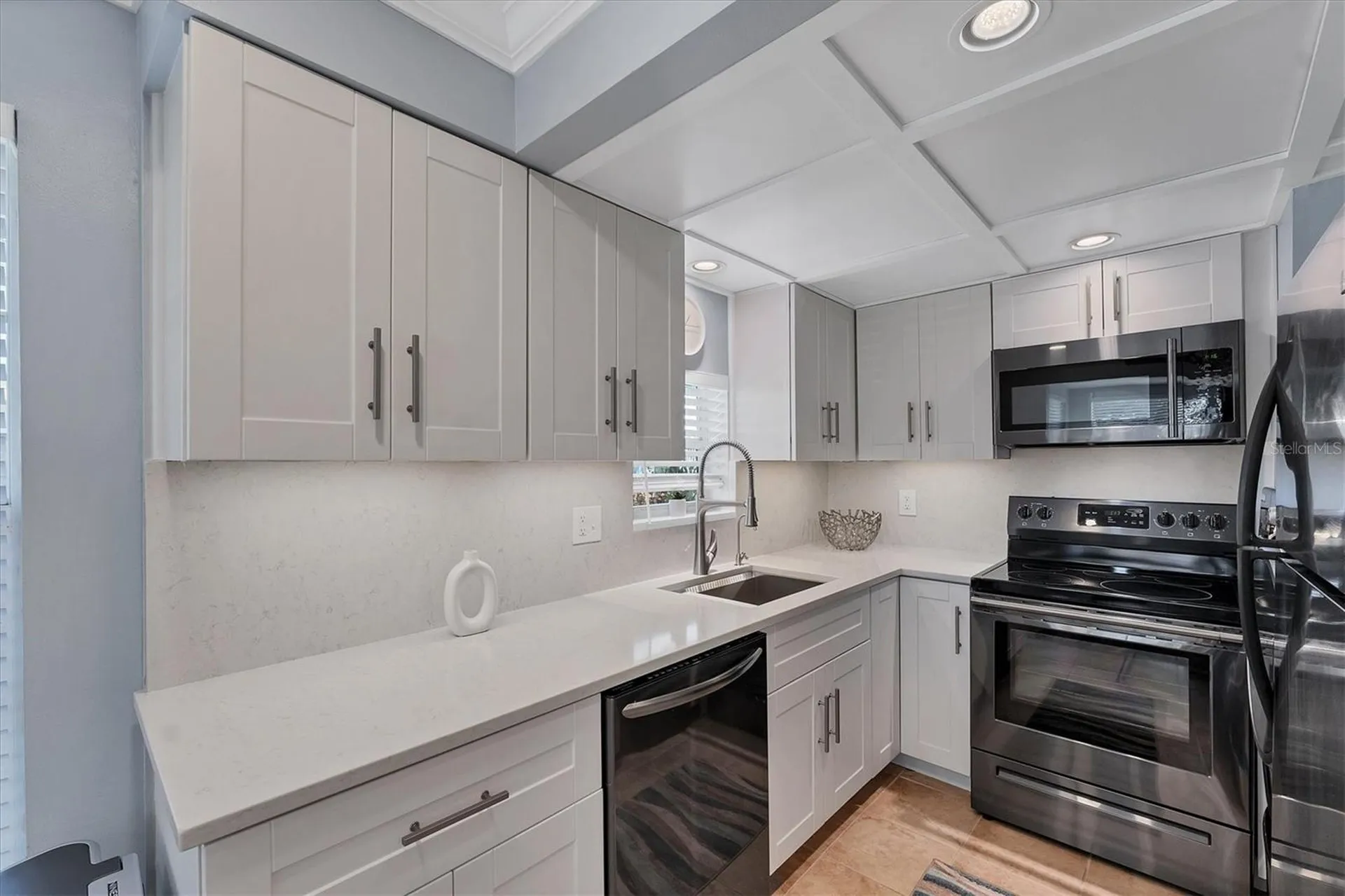 527 Sutton Place Longboat Key FL 34228