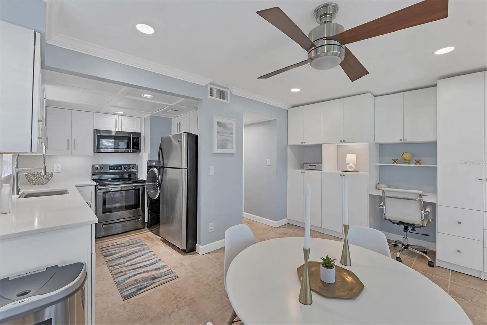 527 Sutton Place Longboat Key FL 34228