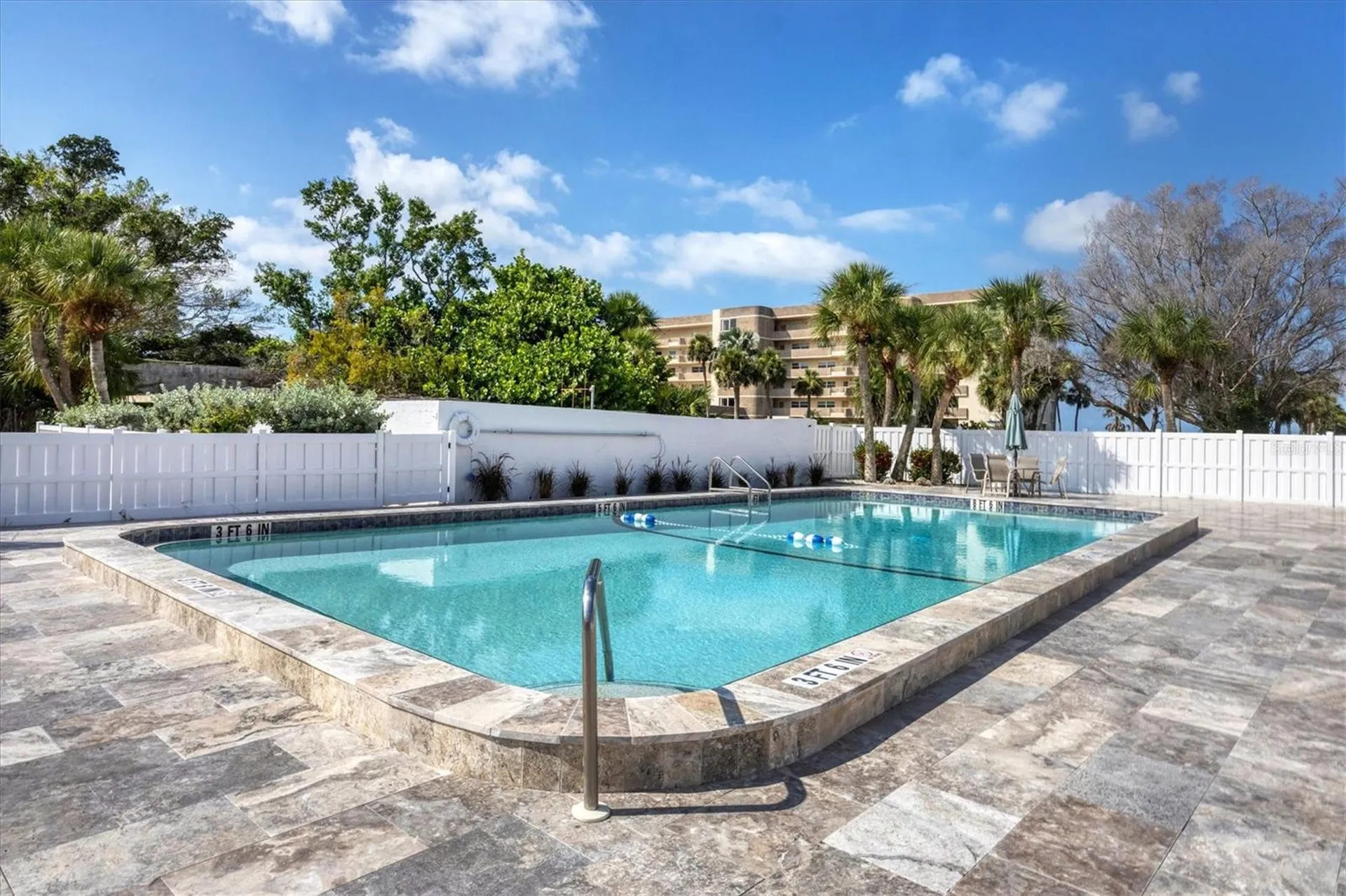 527 Sutton Place Longboat Key FL 34228