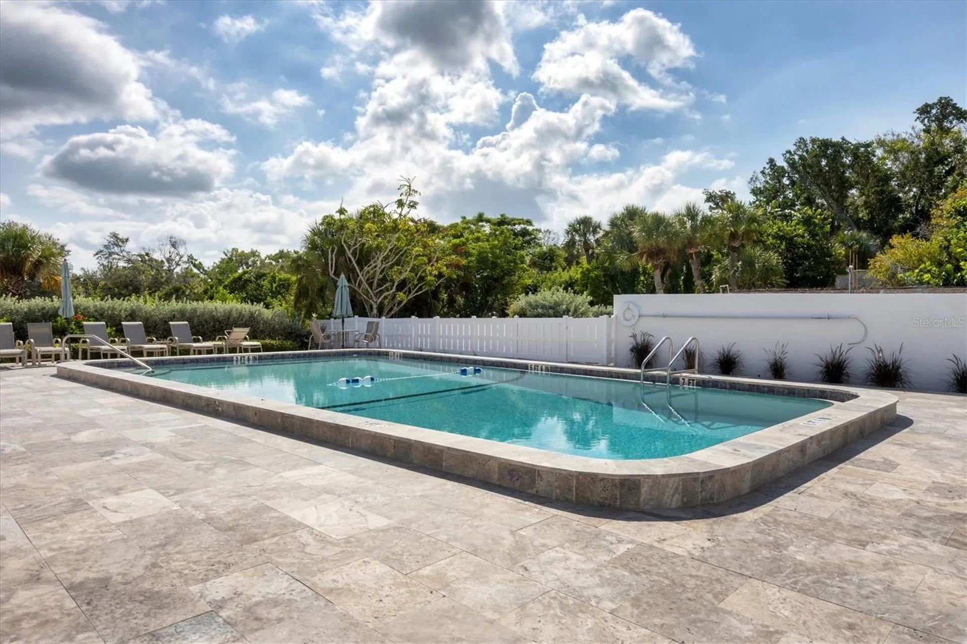 527 Sutton Place Longboat Key FL 34228