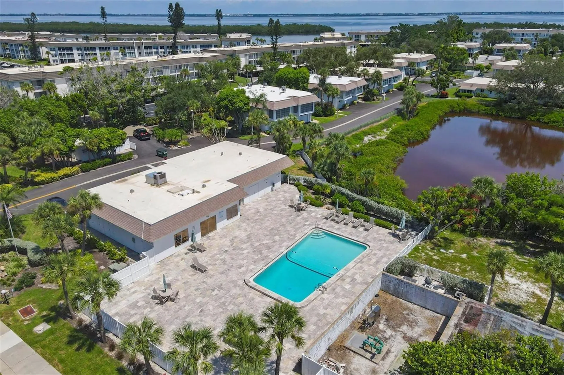 527 Sutton Place Longboat Key FL 34228