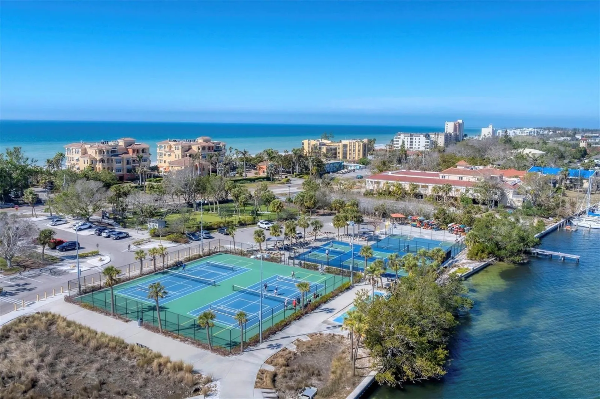 527 Sutton Place Longboat Key FL 34228