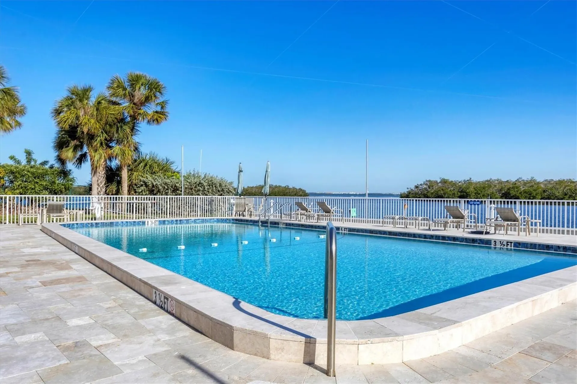 527 Sutton Place Longboat Key FL 34228