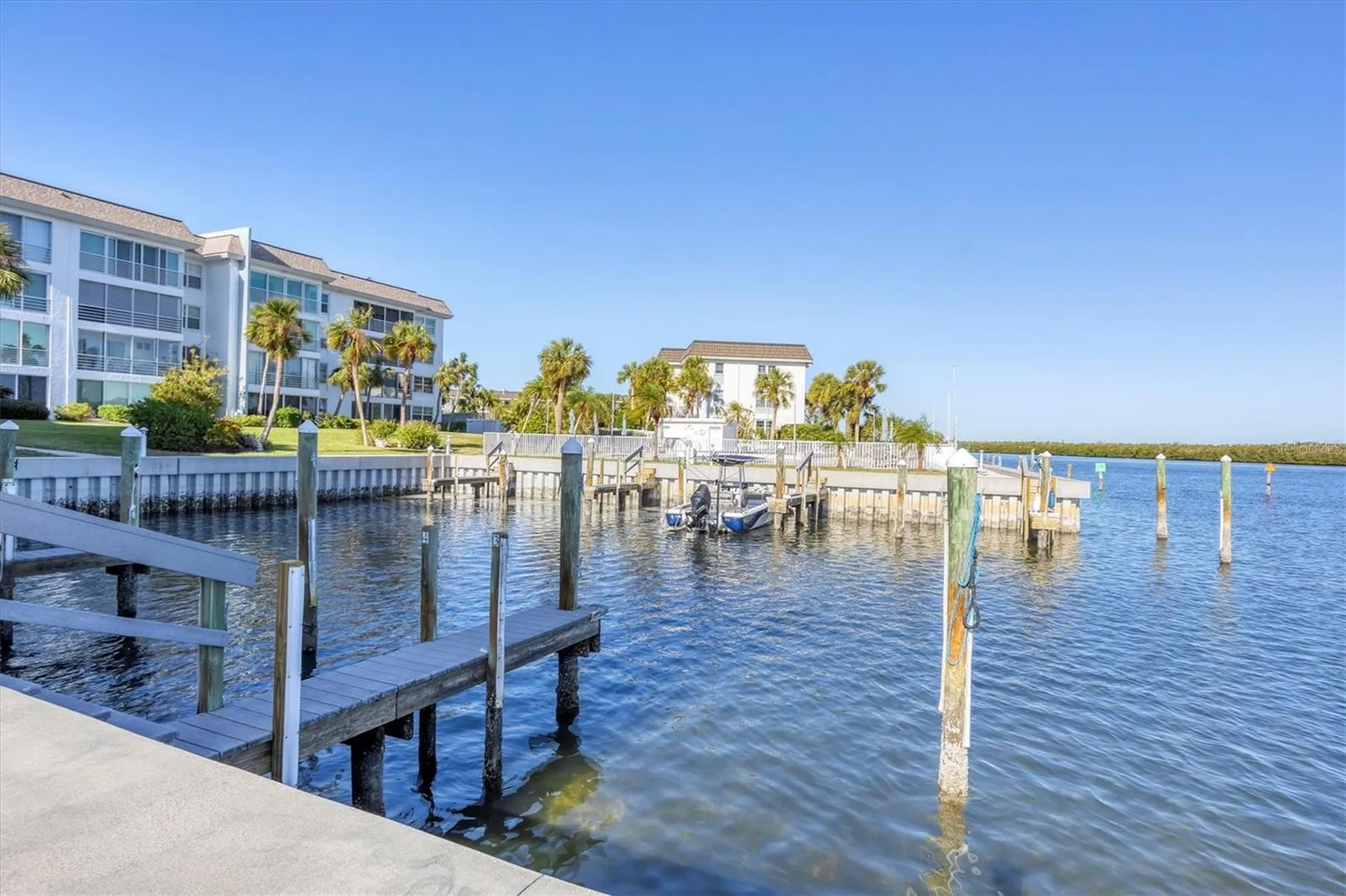 527 Sutton Place Longboat Key FL 34228