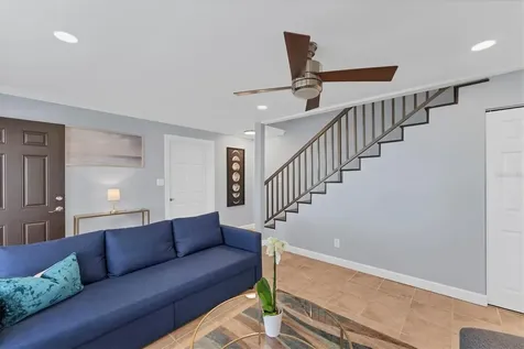 527 Sutton Place Longboat Key FL 34228