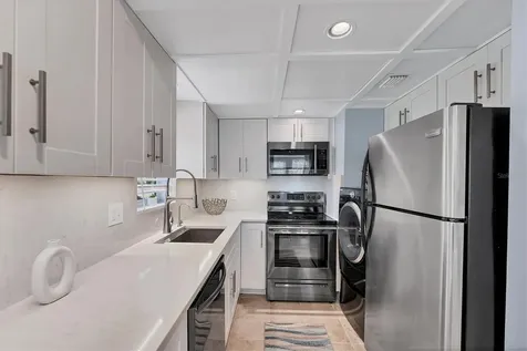 527 Sutton Place Longboat Key FL 34228