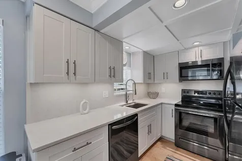 527 Sutton Place Longboat Key FL 34228