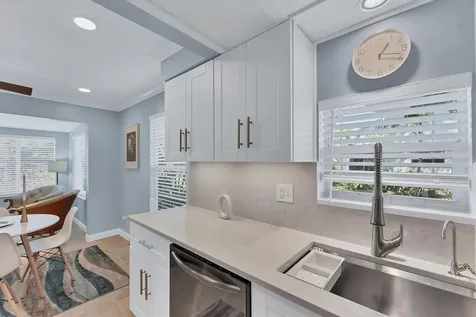 527 Sutton Place Longboat Key FL 34228
