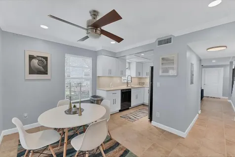 527 Sutton Place Longboat Key FL 34228