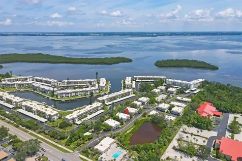 527 Sutton Place Longboat Key FL 34228