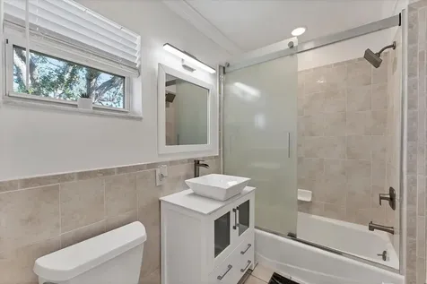 527 Sutton Place Longboat Key FL 34228