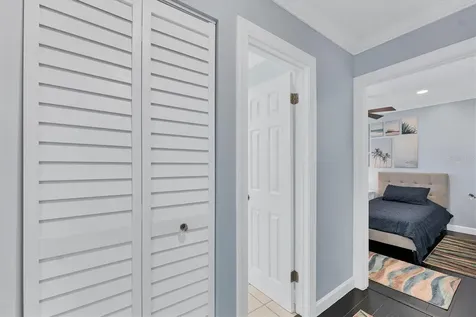 527 Sutton Place Longboat Key FL 34228