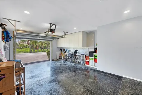 527 Sutton Place Longboat Key FL 34228