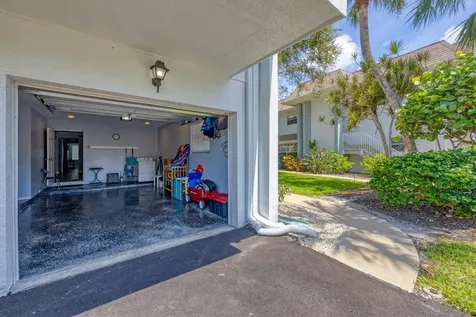 527 Sutton Place Longboat Key FL 34228