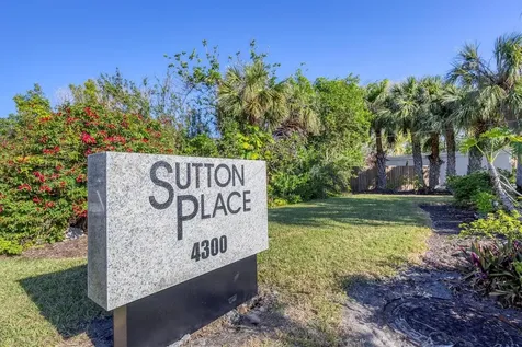 527 Sutton Place Longboat Key FL 34228