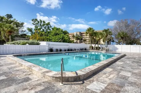 527 Sutton Place Longboat Key FL 34228