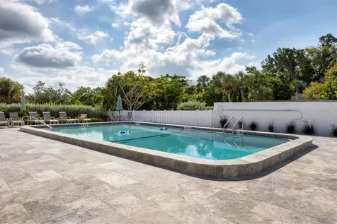 527 Sutton Place Longboat Key FL 34228