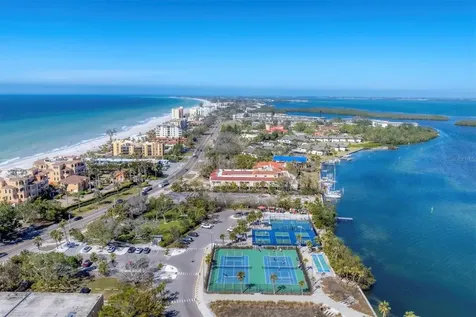 527 Sutton Place Longboat Key FL 34228