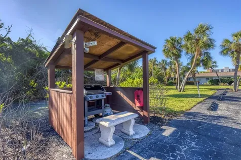 527 Sutton Place Longboat Key FL 34228