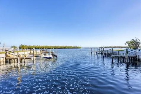 527 Sutton Place Longboat Key FL 34228