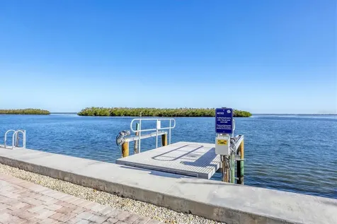 527 Sutton Place Longboat Key FL 34228