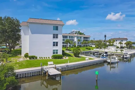 527 Sutton Place Longboat Key FL 34228