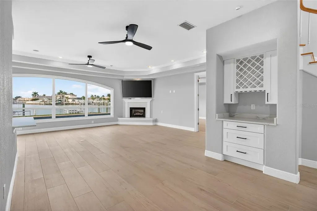 1073 79th Street S St Petersburg FL 33707