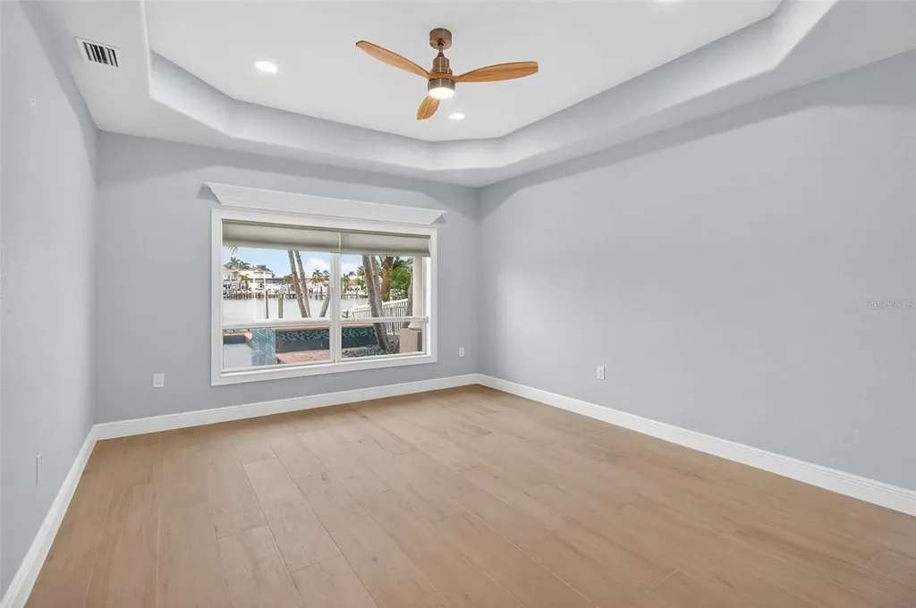1073 79th Street S St Petersburg FL 33707