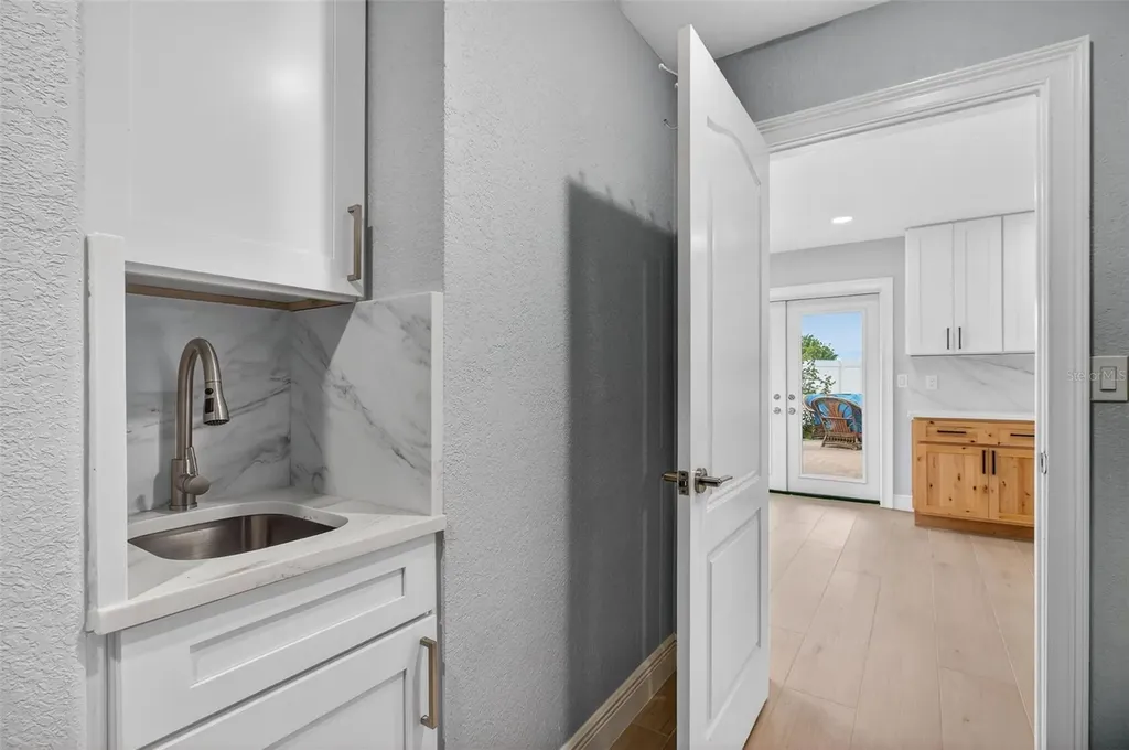 1073 79th Street S St Petersburg FL 33707