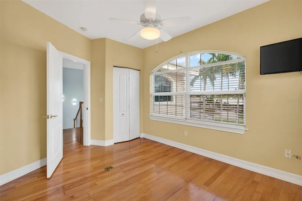 1073 79th Street S St Petersburg FL 33707