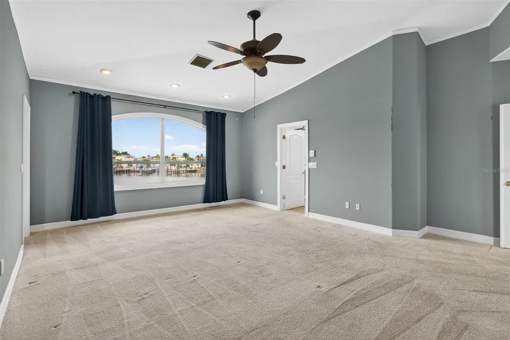 1073 79th Street S St Petersburg FL 33707