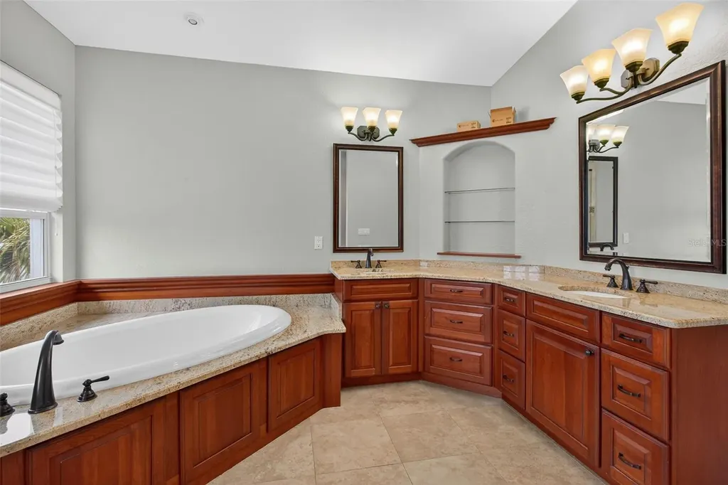 1073 79th Street S St Petersburg FL 33707