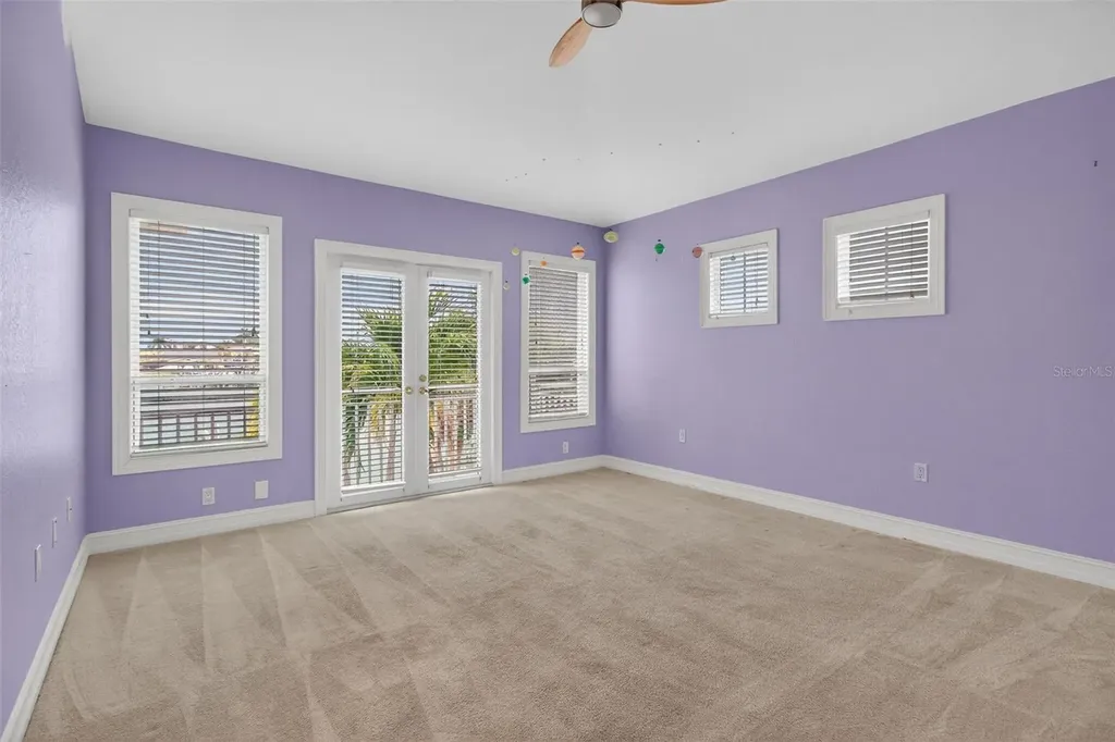 1073 79th Street S St Petersburg FL 33707