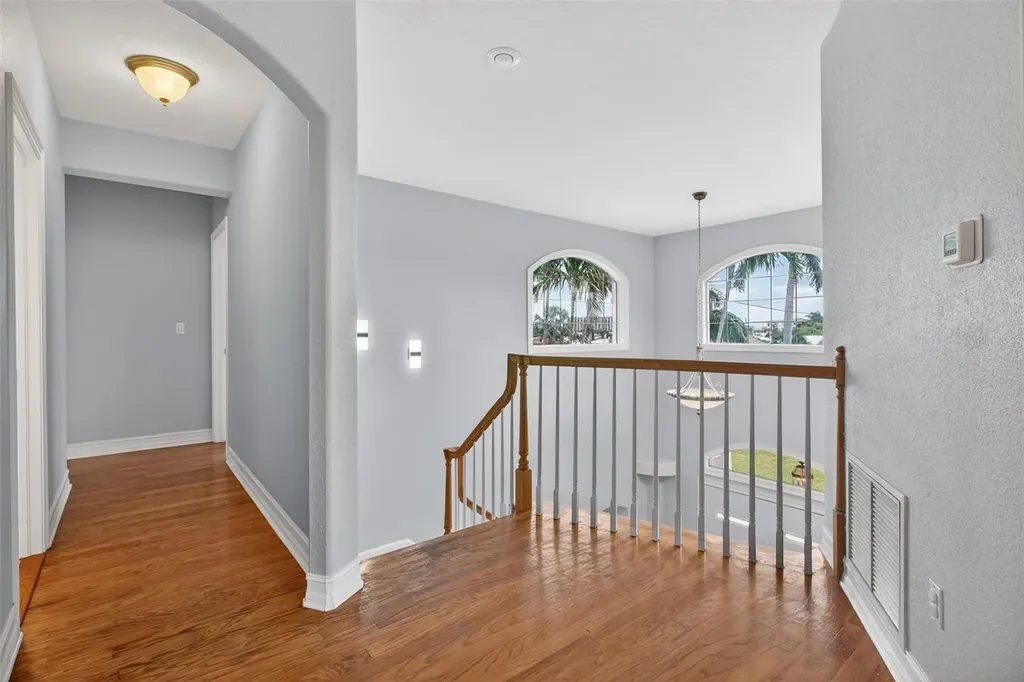 1073 79th Street S St Petersburg FL 33707