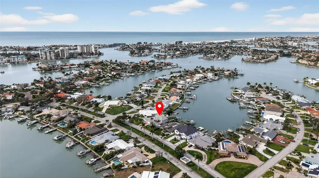 1073 79th Street S St Petersburg FL 33707
