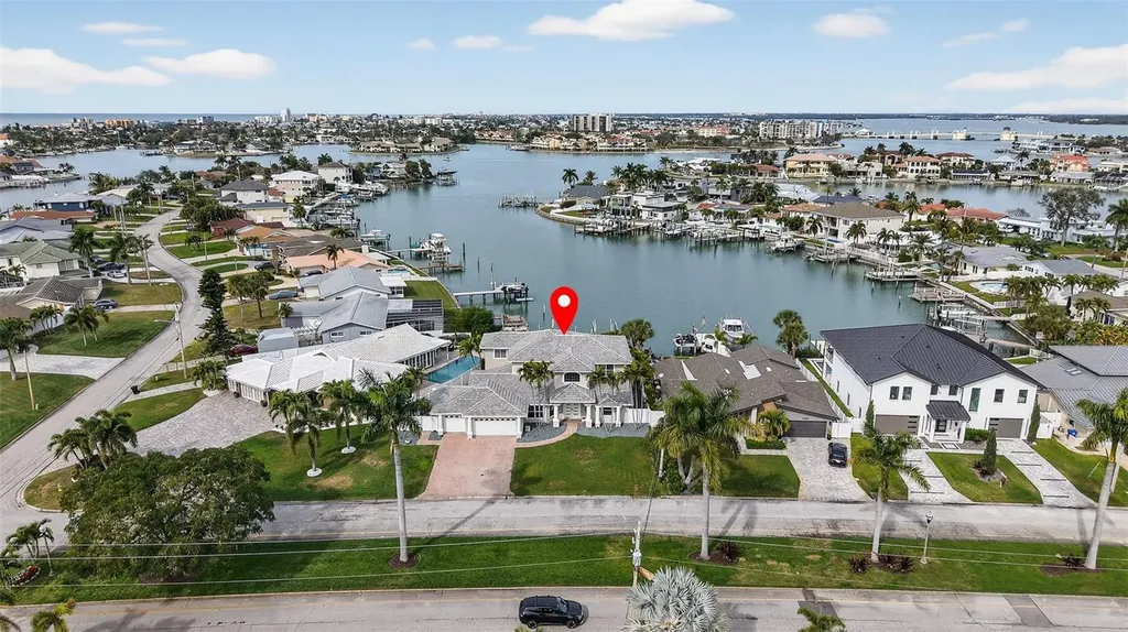1073 79th Street S St Petersburg FL 33707