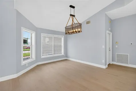 1073 79th Street S St Petersburg FL 33707