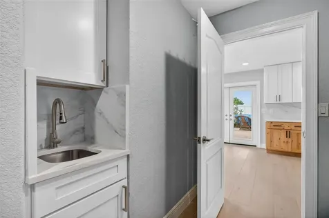 1073 79th Street S St Petersburg FL 33707