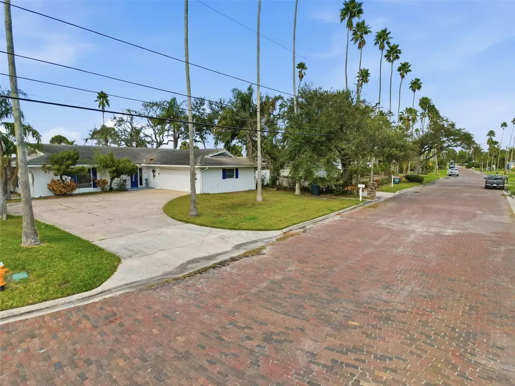 1600 Santa Barbara Drive Dunedin FL 34698