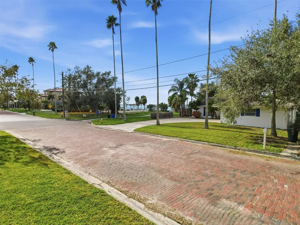 1600 Santa Barbara Drive Dunedin FL 34698