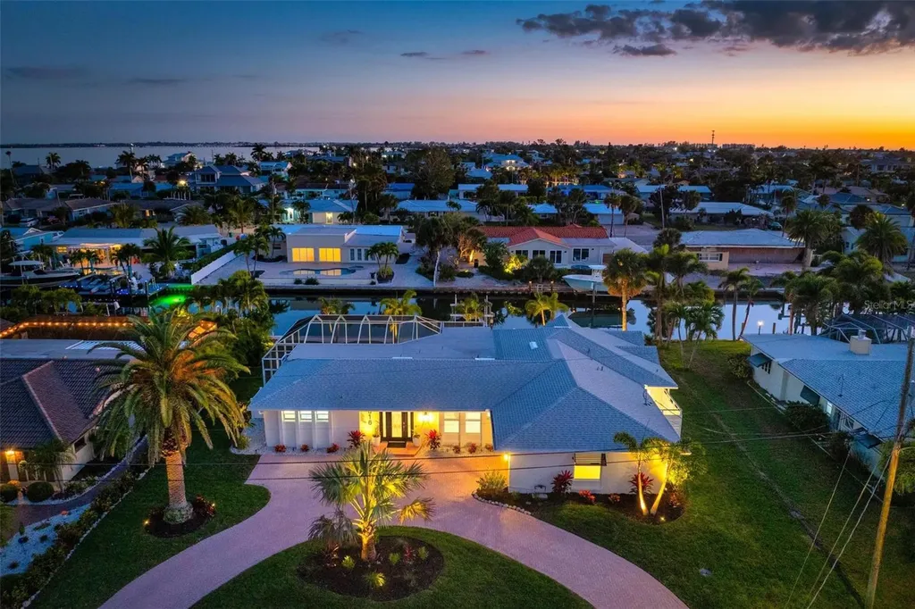 616 Foxworth Lane Holmes Beach FL 34217